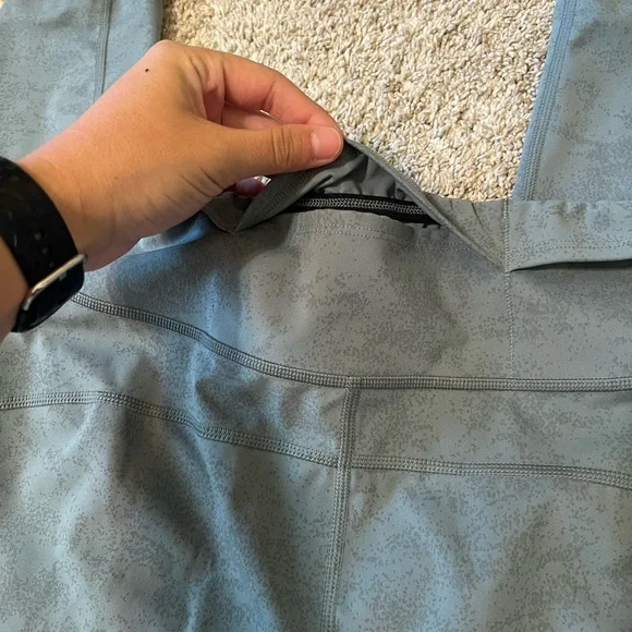 On Running Green Leggings - Picture 3 of 5